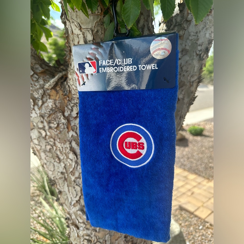 NWT FaceClub Embroidered  Towel - Cubs!  Trifold 16” x 24” towel